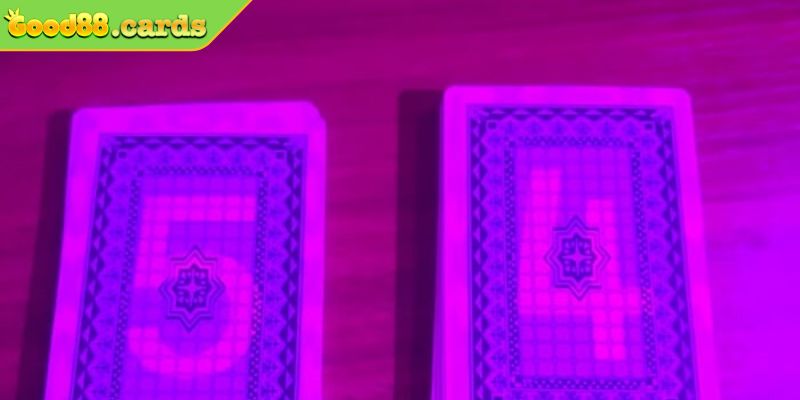 App nhìn xuyên lá bài là gì?